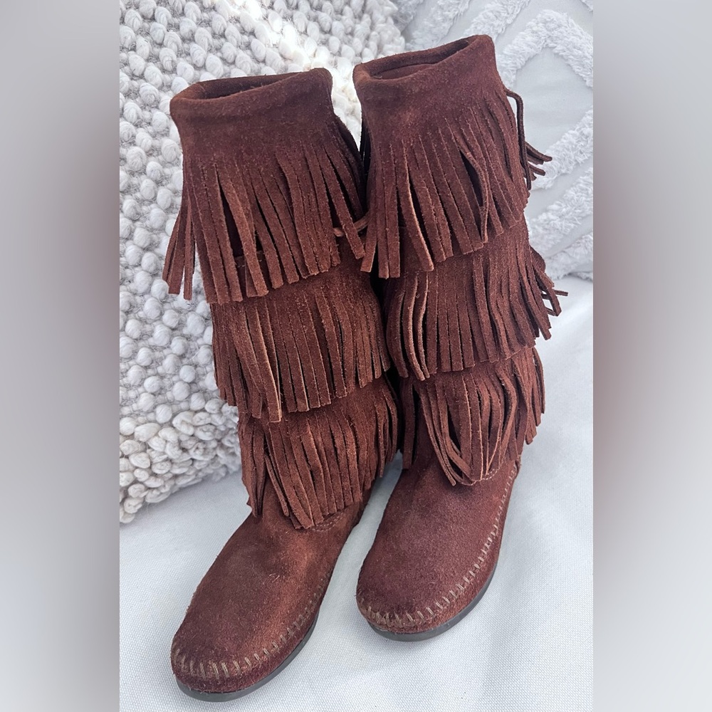 Womens Minnetonka Moccasins 3 Layer Fringe Mid Calf Boots  Brown Suede Size 6